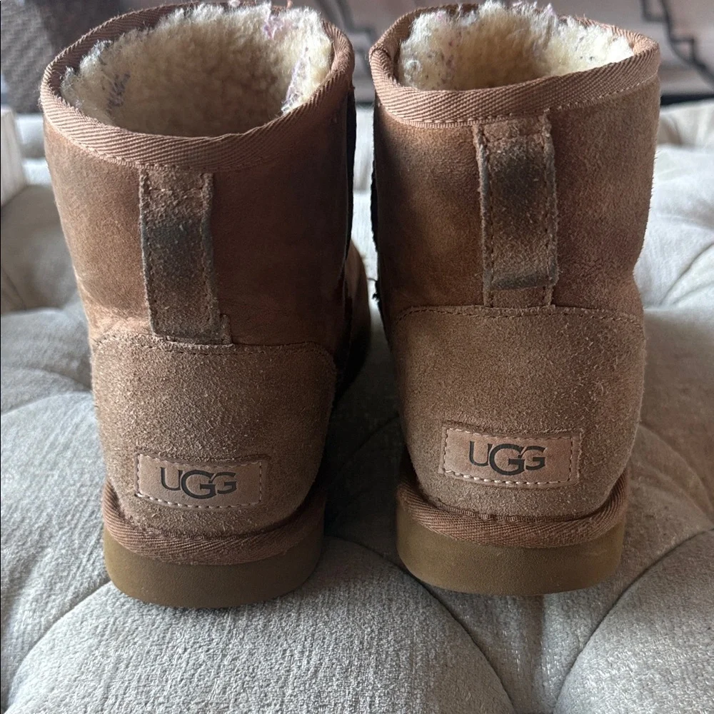 UGG Chestnut Suede Boots with‎ Plush Lining